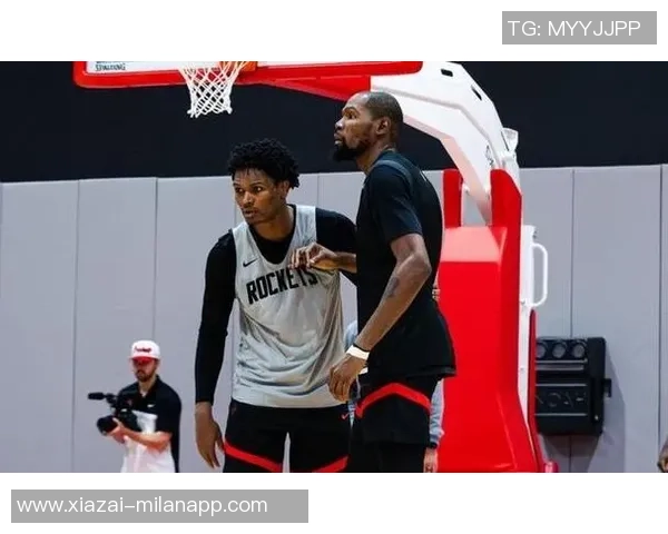 杜兰特盛赞申京与阿门默契配合展现完美同频状态